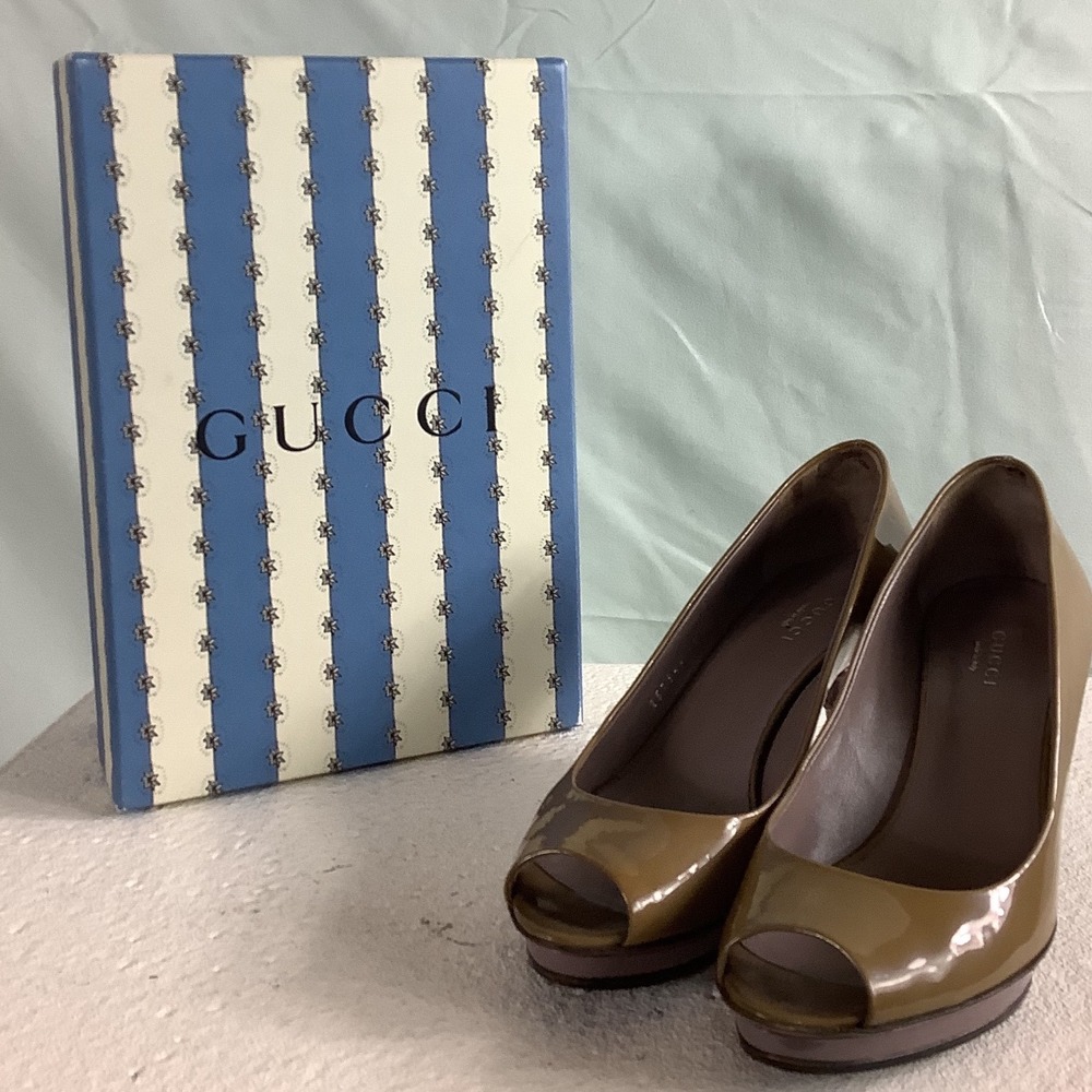 Gucci Olive Green Patent Leather Peep Toe Bamboo Heel Pumps 251940 Size 36.5